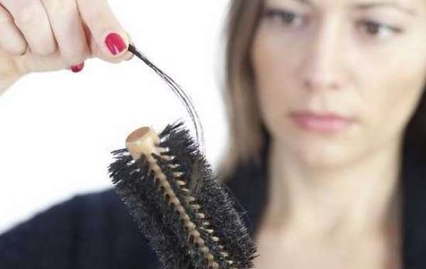 Причины выпадения волос у женщин. Почему такое происходит и что можно сделать?