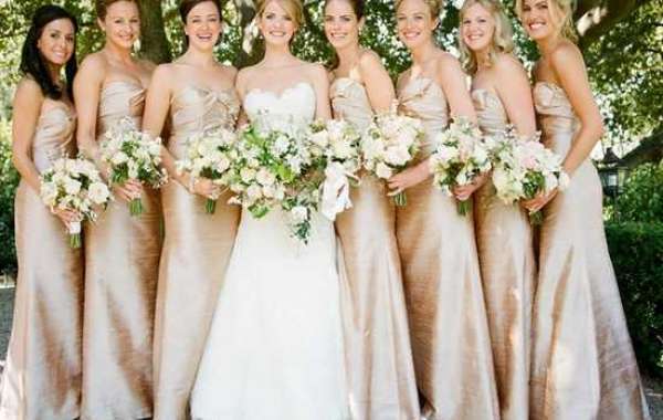 Наряды подружек невесты. Какие платья выбрать?